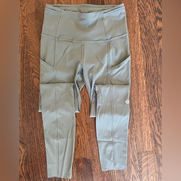 Lululemon Fast and Free leggings. Size 2. Mid rise. - Picture 2 of 3